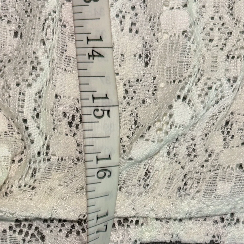 Iris Los Angeles White Lace Sleeveless Top - Picture 7 of 7